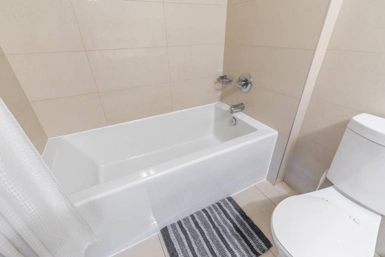 Stunning Views Of Downtown - Luxury High Rise With King Bed! Vila Toronto Exterior foto